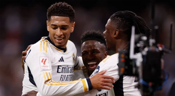 ভিনিসিউসের জোড়া গোলে আলাভেসকে বিধ্বস্ত করল রিয়াল