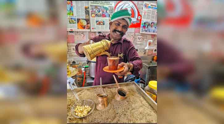 ‘বিদেশ থেকে মানুষ আনে সোনার গহনা, আমি এনেছি চায়ের কেটলি’