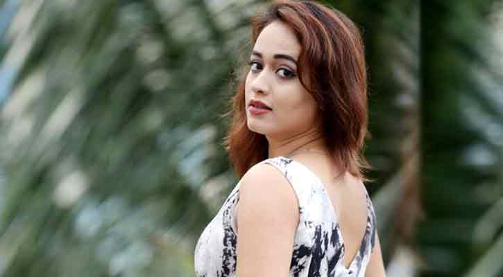 চরিত্রবান স্বামী খুঁজছেন অহনা!