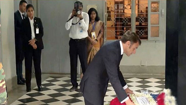 বঙ্গবন্ধুর প্রতিকৃতিতে মাখোঁর শ্রদ্ধা