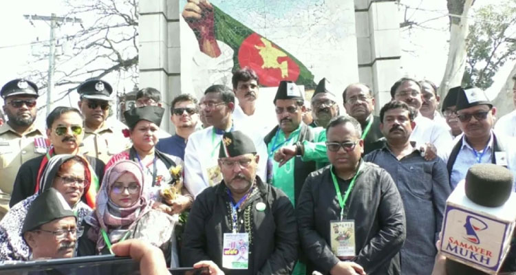 সীমান্তের শূন্যরেখায় দুই বাংলার মিলনমেলা