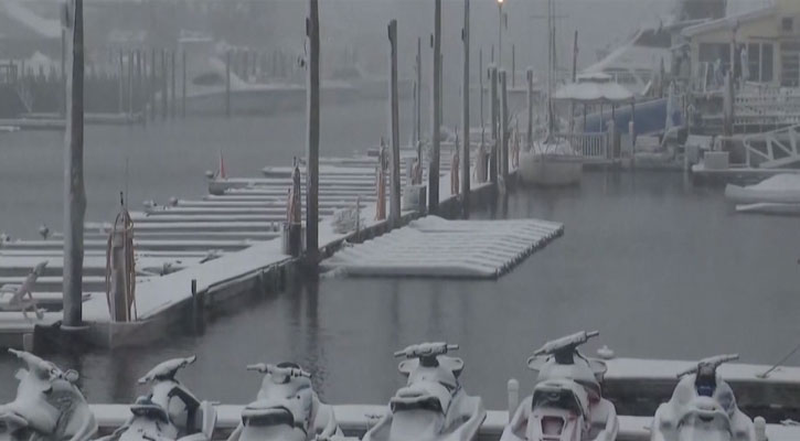 তুষার ঝড়ে বিপর্যস্ত যুক্তরাষ্ট্রের উত্তর-পূর্বাঞ্চল