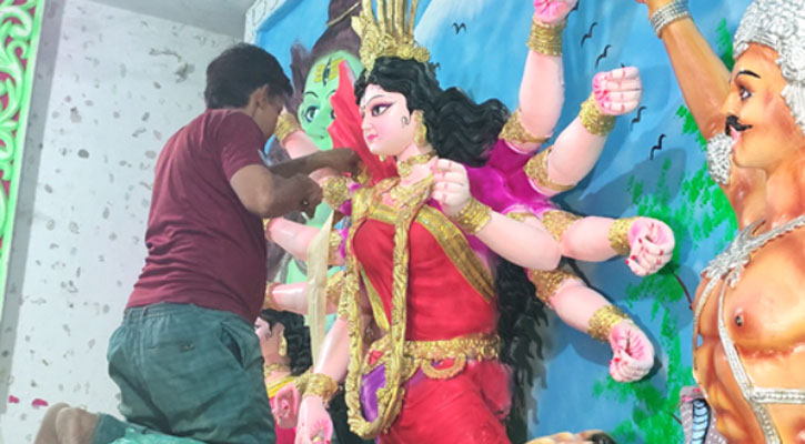 ভোলার ১১৮টি মন্ডপে চলছে দুর্গাপূজার শেষ মুহূর্তের প্রস্তুতি