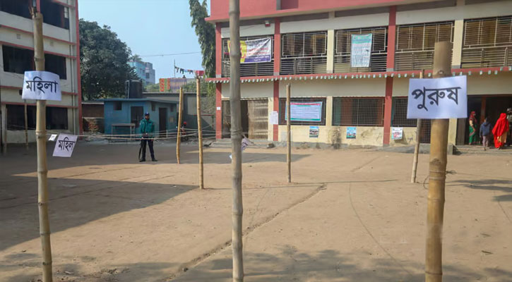 ঢাকায় ‘শান্তিপূর্ণ’ নির্বাচনে ভোটার উপস্থিতি কম