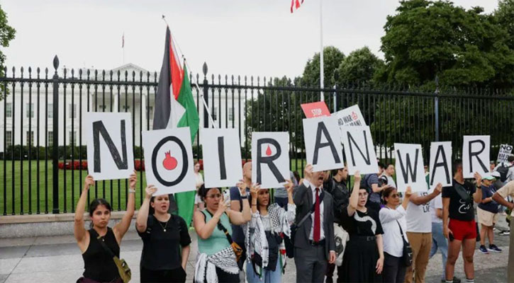 সংঘাতে যুক্তরাষ্ট্রের না জড়ানোর দাবিতে হোয়াইট হাউজের সামনে বিক্ষোভ