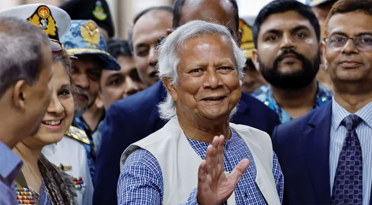 দুবাই থেকে দেশে ফিরলেন প্রধান উপদেষ্টা