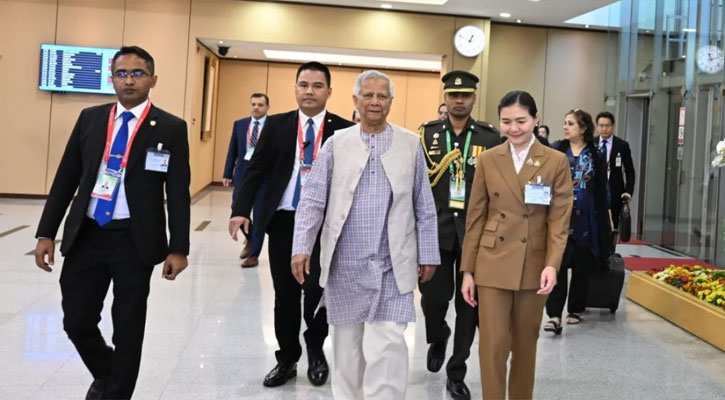 ব্যাংকক থেকে দেশে ফিরলেন প্রধান উপদেষ্টা