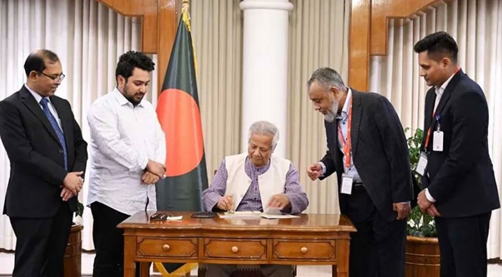 গণঅভ্যুত্থানে নারীদের অংশগ্রহণকে চিত্রায়িত ডাকটিকিট অবমুক্ত