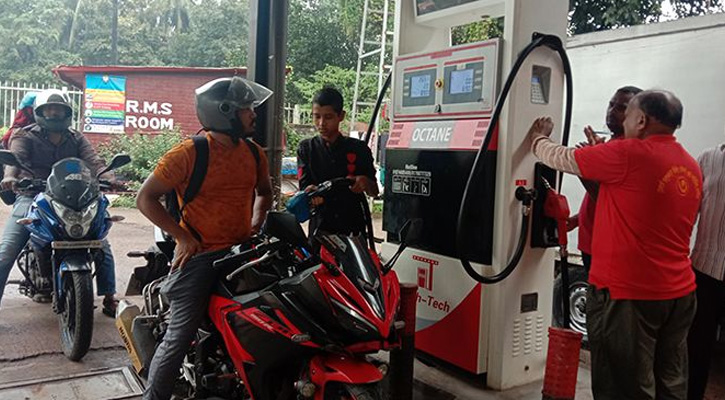 দেশেই উৎপাদন হয় পেট্রল-অকটেন, তবুও কেন বাড়ল দাম?