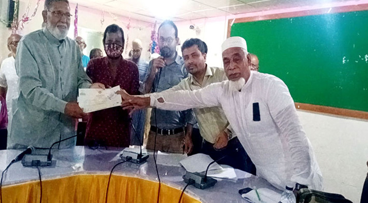 স্মার্ট আইডি কার্ড পেলেন শ্রীপুরের বীর মুক্তিযোদ্ধারা