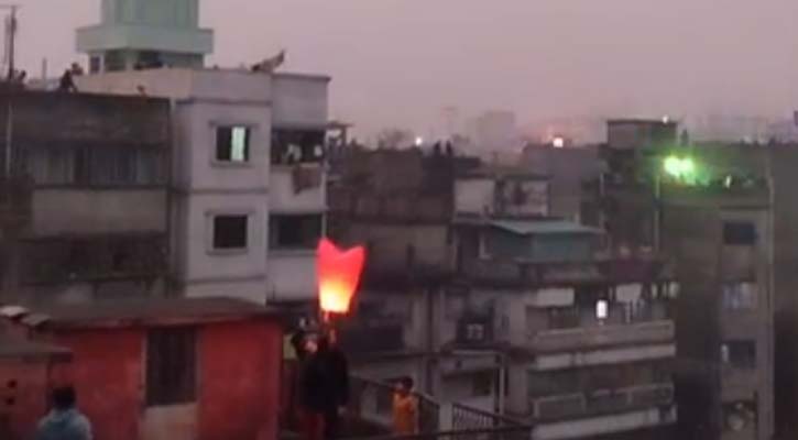 পুলিশের নির্দেশনা অমান্য করেই উড়েছে ফানুস