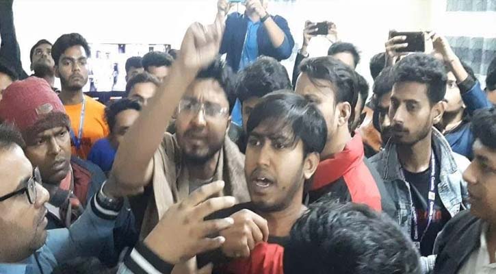 দায়িত্ব পালনকালে ছাত্রলীগ নেতা কর্তৃক লাঞ্ছনার শিকার