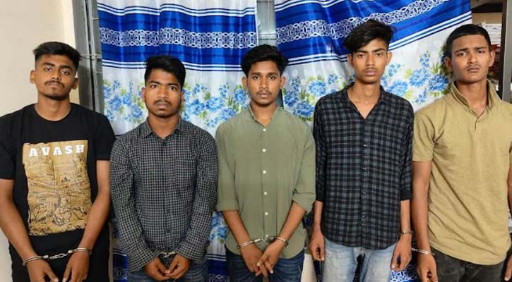 পর্যটককে ছুরিকাঘাত, কক্সবাজারে ৫ ছিনতাইকারী আটক 