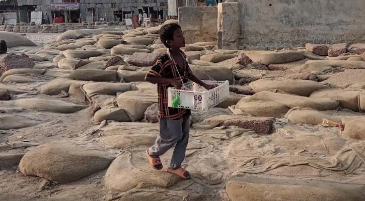 অভাব কেড়ে নিয়েছে স্বাধীনের স্বাধীনতা