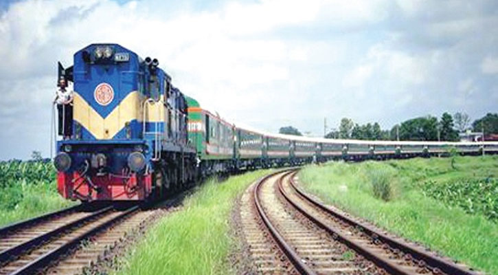 চলন্ত ট্রেনে ঢিল ছুড়ে ছিনতাই