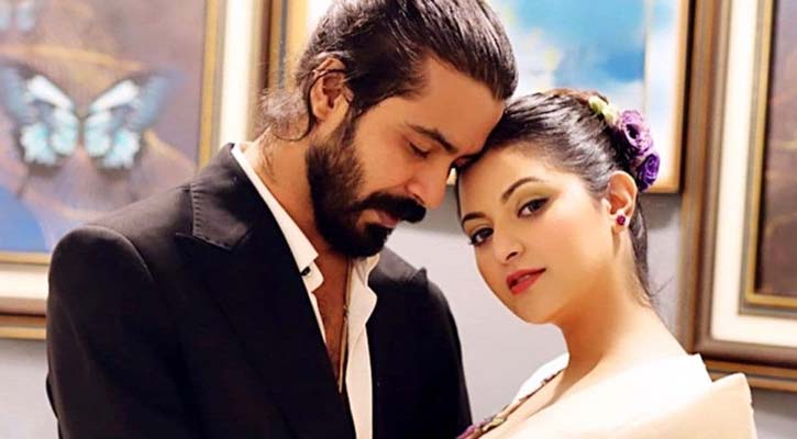 রাজকে নিয়ে আশা পূরণ হলো না পরীমণির