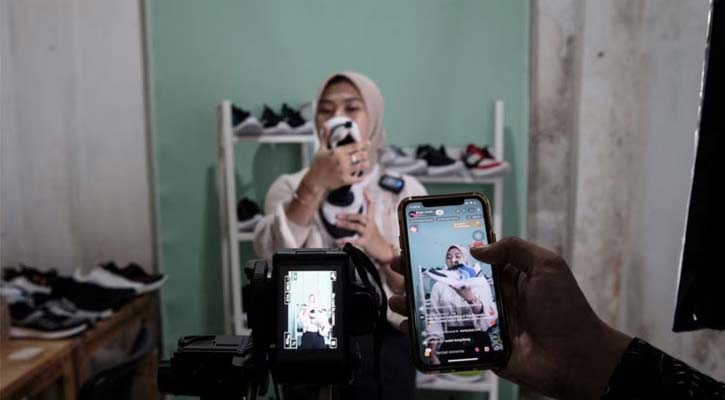 সামাজিক মাধ্যমে পণ্য বিক্রি নিষিদ্ধ করল ইন্দোনেশিয়া