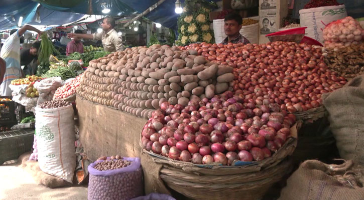 ফের বেড়েছে পেঁয়াজ-আলুর দাম, বাড়তি চালও