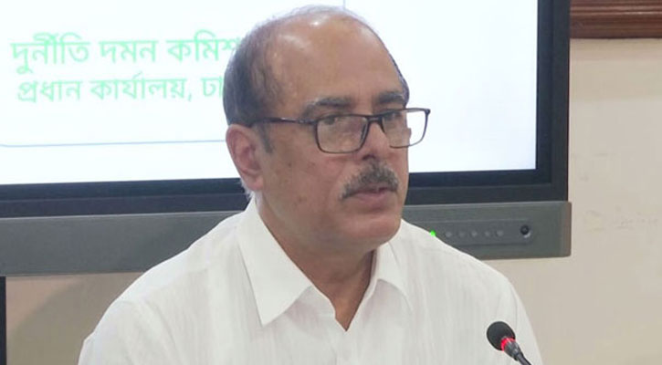 দুর্নীতিবাজরা এখন রাস্তার মাঝ বরাবর হাঁটে