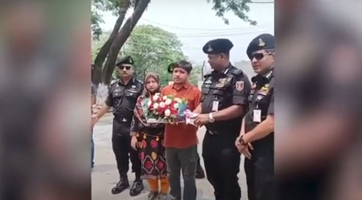 পরিবারের কাছে ফিরেছেন সোনালী ব্যাংকের সেই ম্যানেজার