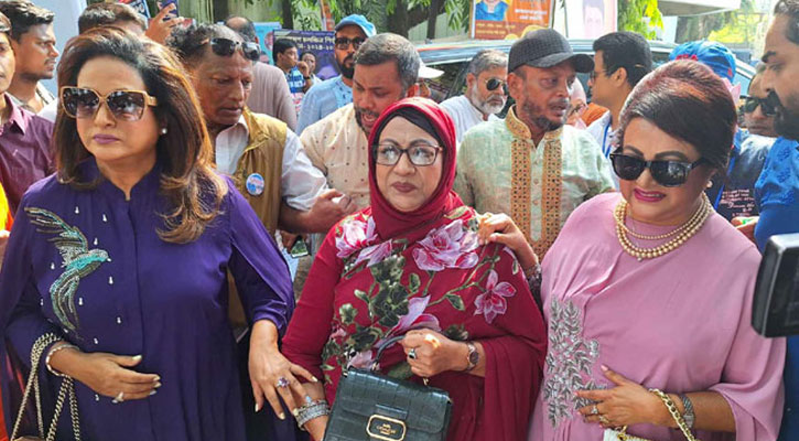 একসঙ্গে এসে ভোট দিলেন ঢালিউডের ‘তিন কন্যা’