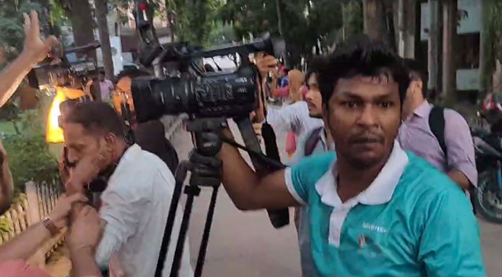 নতুন কমিটি শপথ নিতেই এফডিসিতে উত্তেজনা, সাংবাদিকদের মারধর