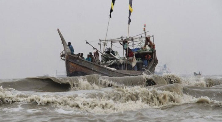 মাছ ধরার ট্রলারকে গভীর সাগরে যেতে মানা