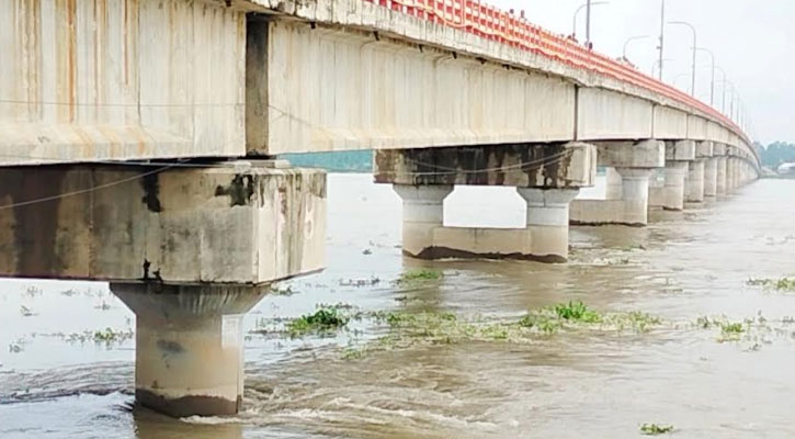 পাহাড়ি ঢলে ফুঁসছে কুড়িগ্রামের নদ-নদী, বন্যার শঙ্কা