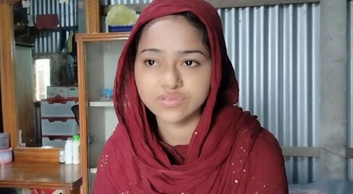 বিয়ের দাবিতে প্রেমিকের বাড়িতে এক সন্তানের জননী 