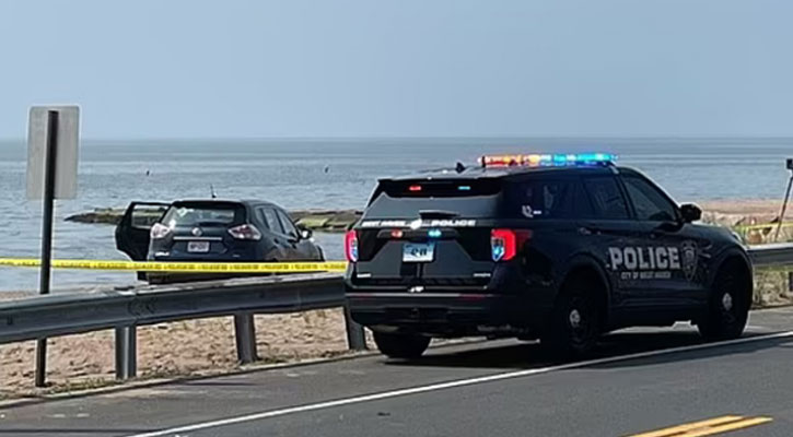 সন্তানদের সমুদ্রে ডুবিয়ে মারার সময় বাবা গ্রেপ্তার