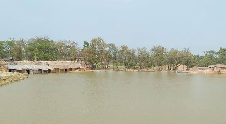ডুমুরিয়ায় জোয়ারের পানিতে প্লাবিত শতাধিক বাড়িঘর