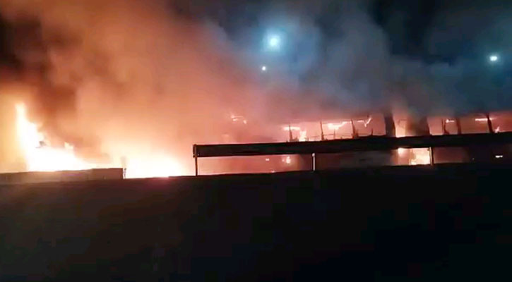 বাস-অ্যাম্বুলেন্স সংঘর্ষে সিলিন্ডার বিস্ফোরণ, নিহত ৪