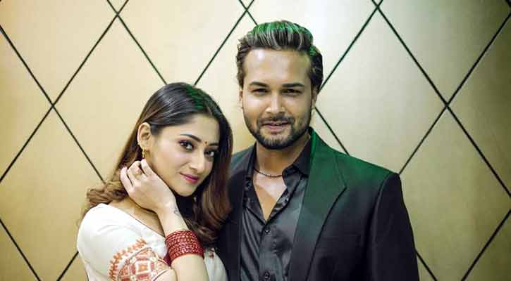 ঈদের তৃতীয় সপ্তাহে বড় চমক দিল ‘লিপস্টিক’