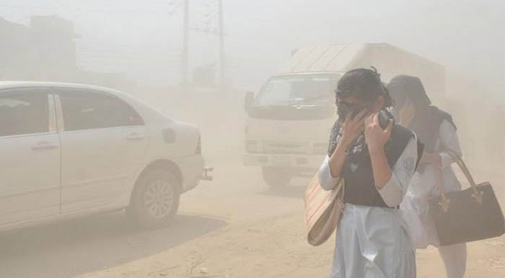 ঢাকার বাতাসে বিষের ঘনঘটা, বিশ্বের তৃতীয় দূষিত শহর আজ রাজধানী