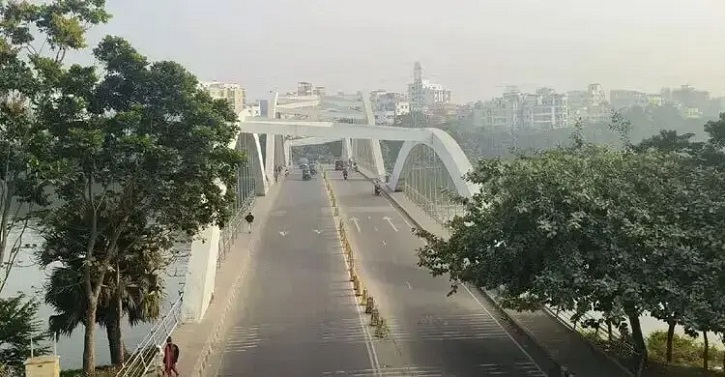 বায়ুদূষণে ঢাকার অবস্থান আজ কত?