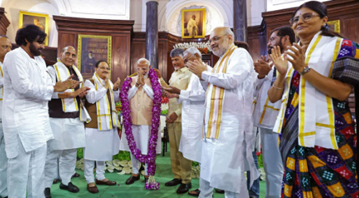 মোদির নতুন মন্ত্রিসভায় ডাক পড়ল ৪৭ জনের