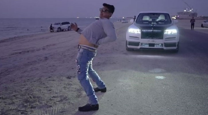 ডিগবাজি দিয়ে কোমরে আঘাত পেলেন জায়েদ খান