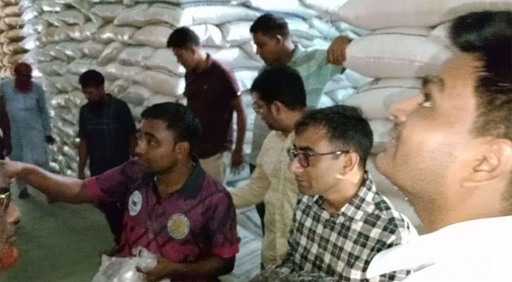 বাগমারায় সরকারি গুদামে পঁচা ধান-চাল, ৪টি সিলগালা