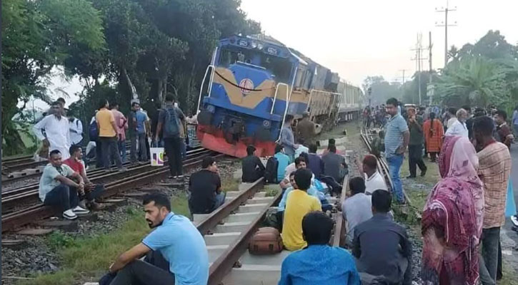 নীলসাগর এক্সপ্রেসের ৯টি বগি লাইনচ্যুত, ঢাকা-উত্তরবঙ্গ যোগাযোগ বন্ধ