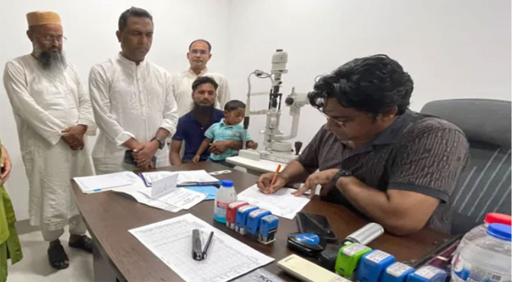 শিশু আবু বক্করের চোখের চিকিৎসার দায়িত্ব নিলেন প্রধানমন্ত্রী