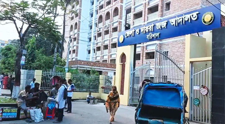 বরিশালে আদালত ভবনের ষষ্ঠ তলা থেকে পড়ে কলেজ ক্যাশিয়ারের মৃত্যু
