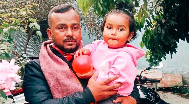 বজ্রপাতে বাবা নিহত, কোল থেকে পড়ে বেঁচে গেল মেয়ে