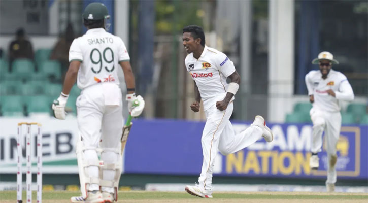 চার উইকেট হারিয়ে চাপে বাংলাদেশ