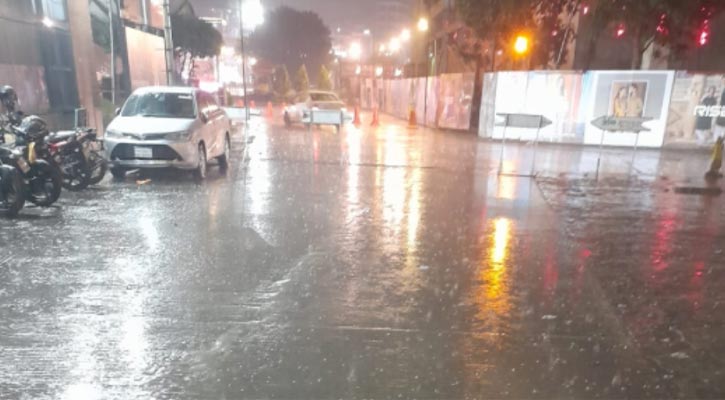 রাজধানীতে হঠাৎ শিলাবৃষ্টি, স্বস্তির সঙ্গে ভোগান্তিও