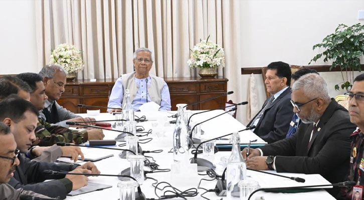 আইনশৃঙ্খলা পরিস্থিতি স্বাভাবিক রাখতে কঠোর নির্দেশ প্রধান উপদেষ্টার