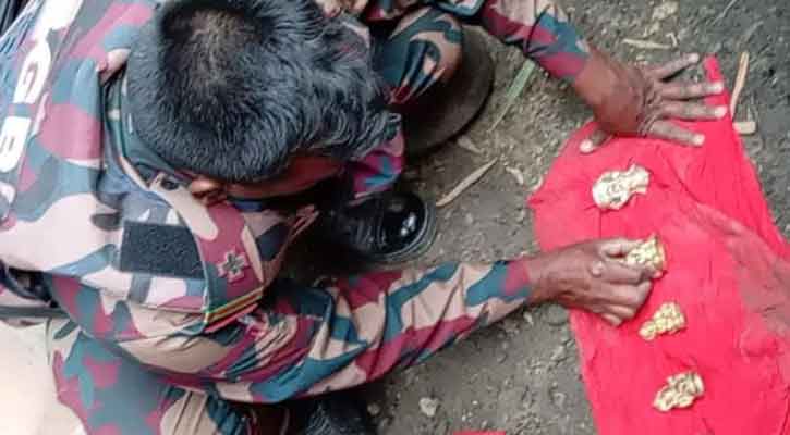 চুয়াডাঙ্গায় মাটি খুড়তেই মিললো পিতলের কলসিতে স্বর্ণের সাদৃশ্য ৫ মূর্তি