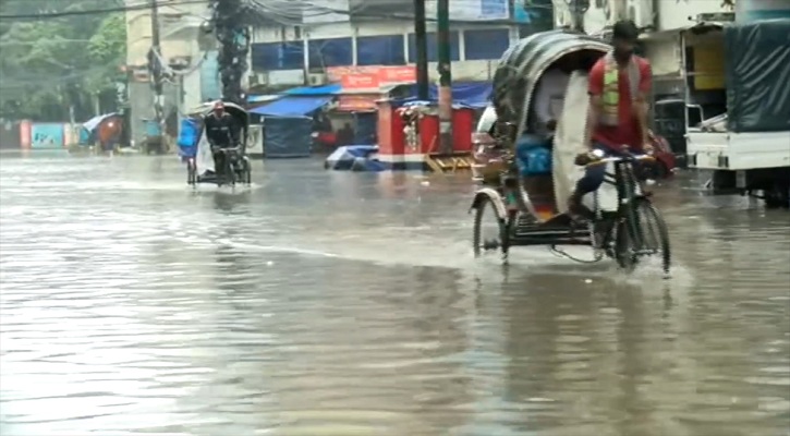 টানা বৃষ্টিতে চট্টগ্রামে জলাবদ্ধতা, দুর্ভোগে নগরবাসী