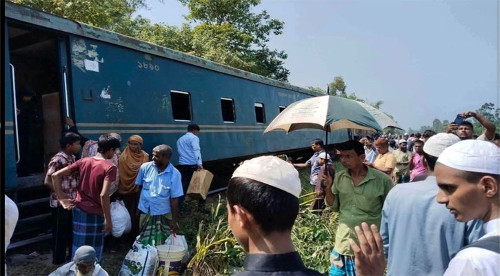কুমিল্লায় ঢাকাগামী ট্রেন লাইনচ্যুত