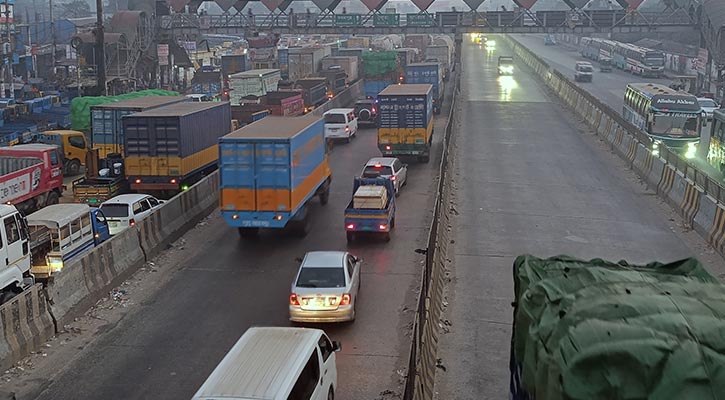 রাতভর অবরোধ শেষে ঢাকা-চট্টগ্রাম মহাসড়ক ছাড়লেন আন্দোলনকারীরা
