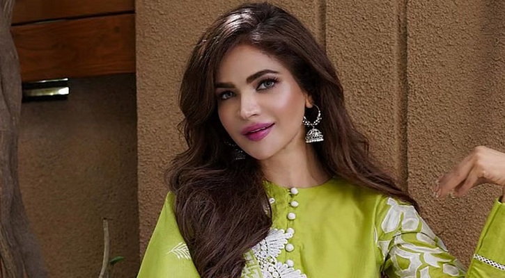 পাকিস্তানি মডেল হুমাইরার ফ্ল্যাটে রহস্যজনক সাদা পাউডার